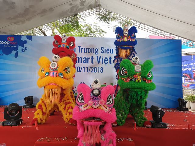 mua-lan-khai-truong