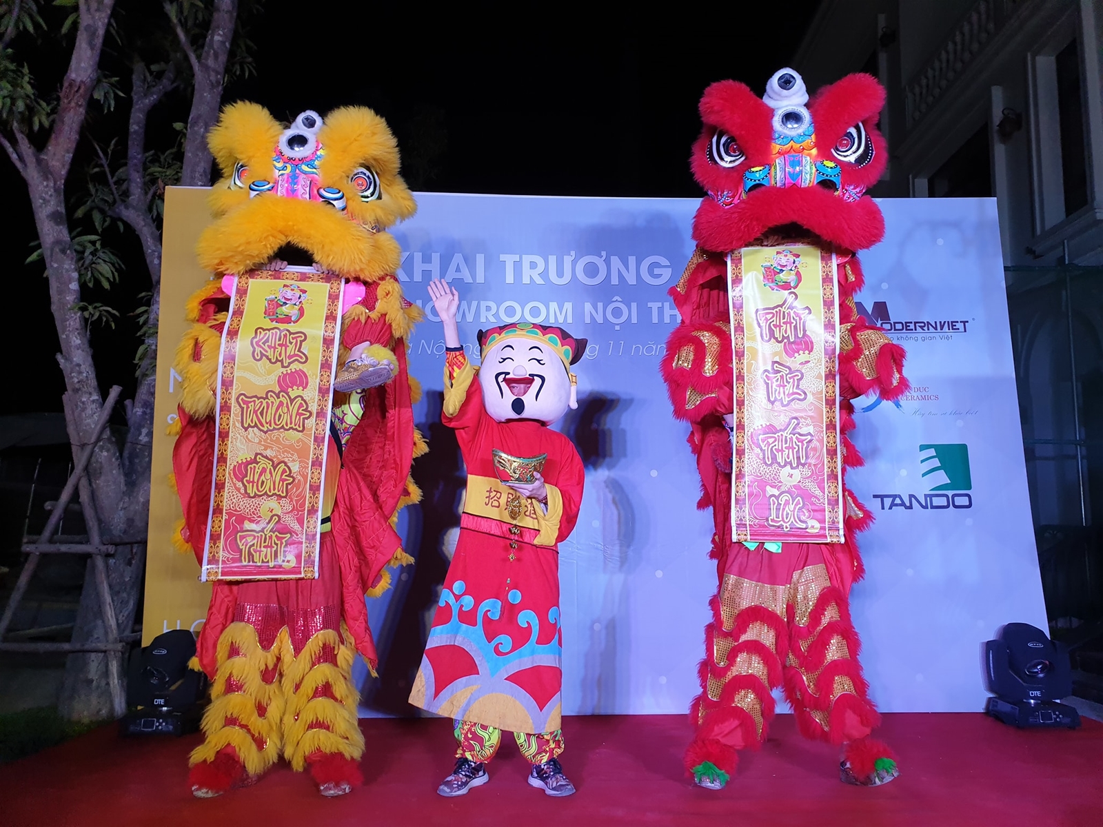 múa lân khai trương
