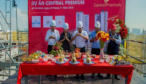 chuẩn bị lễ cúng cất nóc nhà