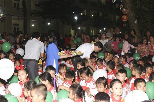 Chính quyền địa phương dự đêm trăng rằm cùng các em nhỏ