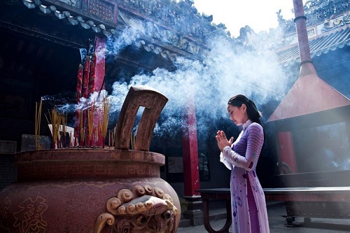 đi chùa đầu năm