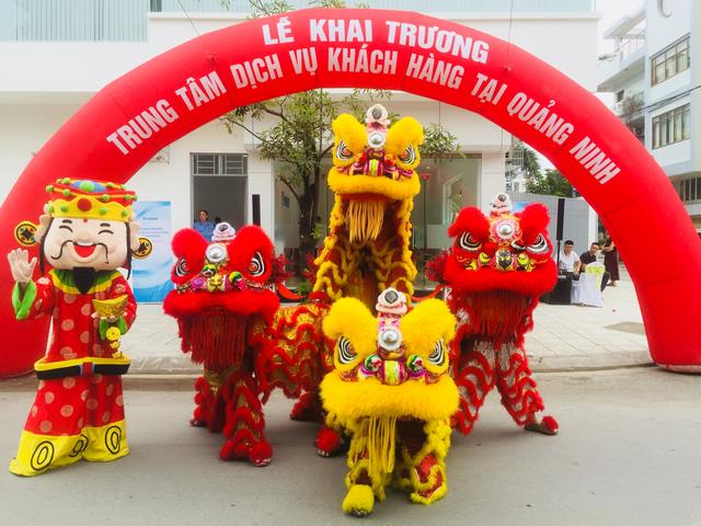 mua-lan-khai-truong