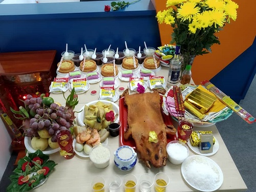 Người mở hàng là người có phong thái mau mắn, vui vẻ sẽ mang lại vía tốt cho người bán