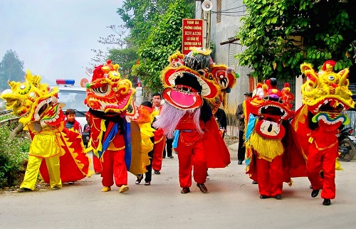 múa lân sư tử khổng lồ