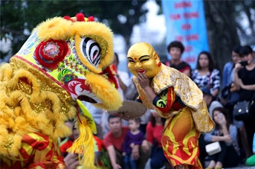 ông địa múa lân