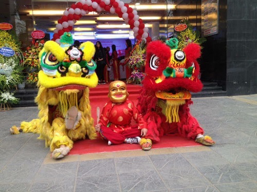 Ông địa chúc phúc cho doanh nghiệp lớn