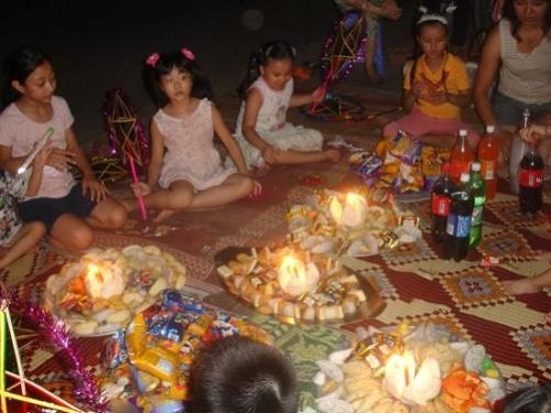 ngắm trăng, phá cỗ