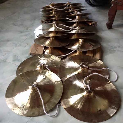 Xã đồng góp phần tạo không khí rộn ràng trong múa lân
