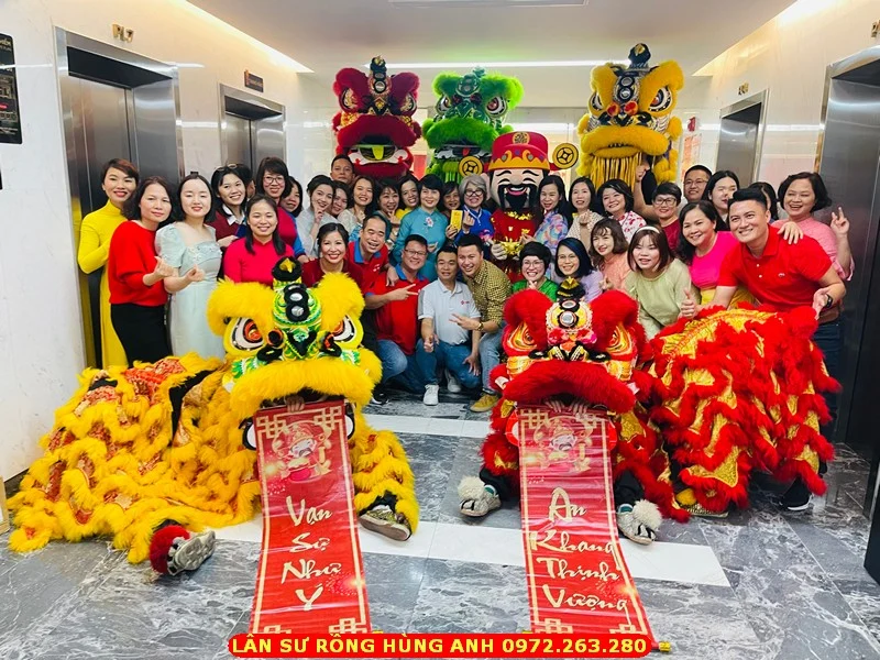 múa lân khai xuân