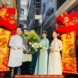 MÚA LÂN ĐÁM CƯỚI 17 image thuemualanhanoi 789 RqQf múa Lân đám cưới,múa Lân ăn hỏi,dịch vụ múa Lân đám cưới,cho thuê múa Lân ăn hỏi,múa Lân Sư Rồng Hà Nội,múa Lân rước dâu,múa Lân chúc phúc