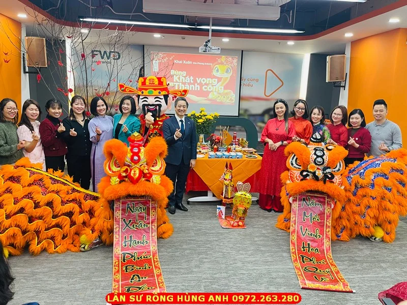 múa lân khai xuân