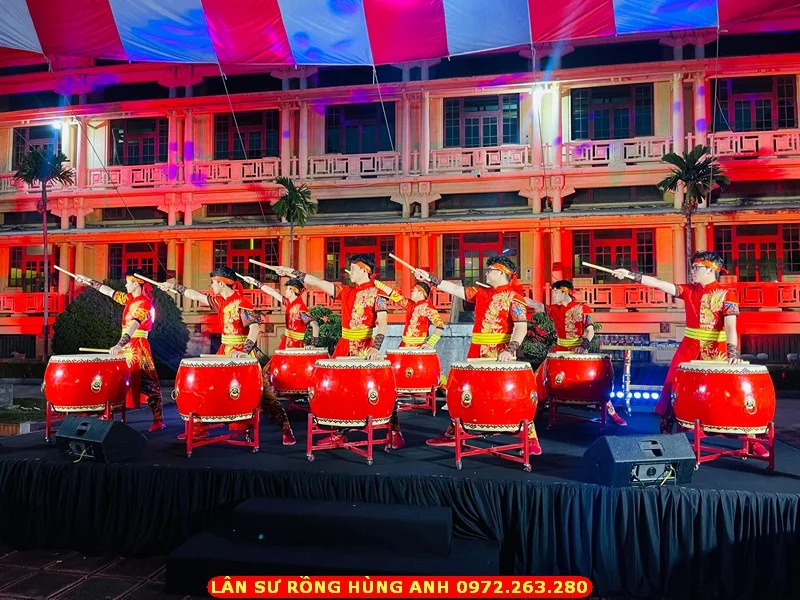 biểu diễn trống hội