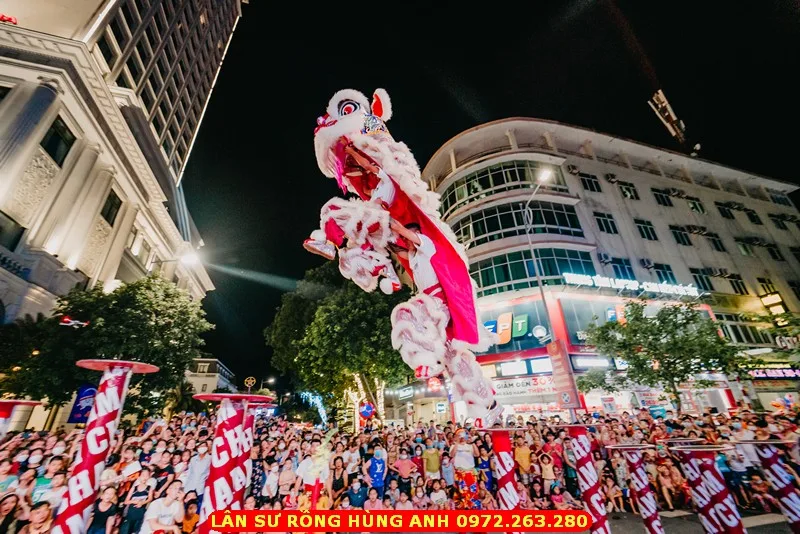 mua lan mai hoa thung.jpg